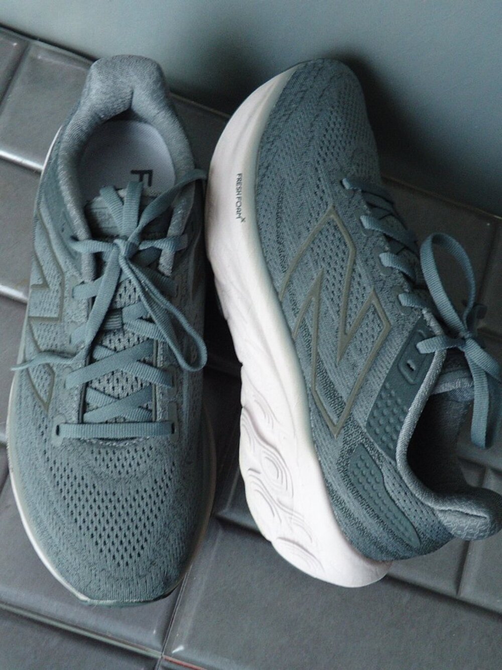 SIZE 7. New Balance fresh foam sneakers shoes.